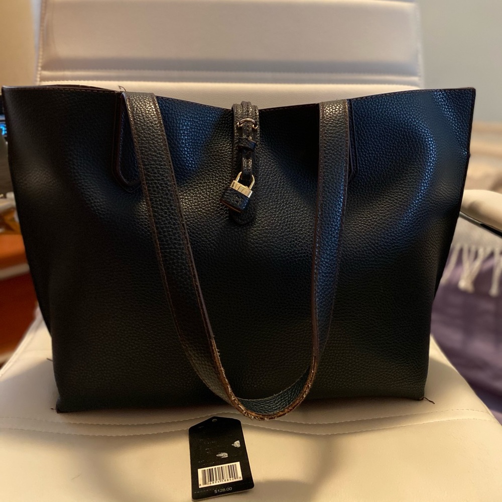 Great Navy Tote Bag (M) get it now.